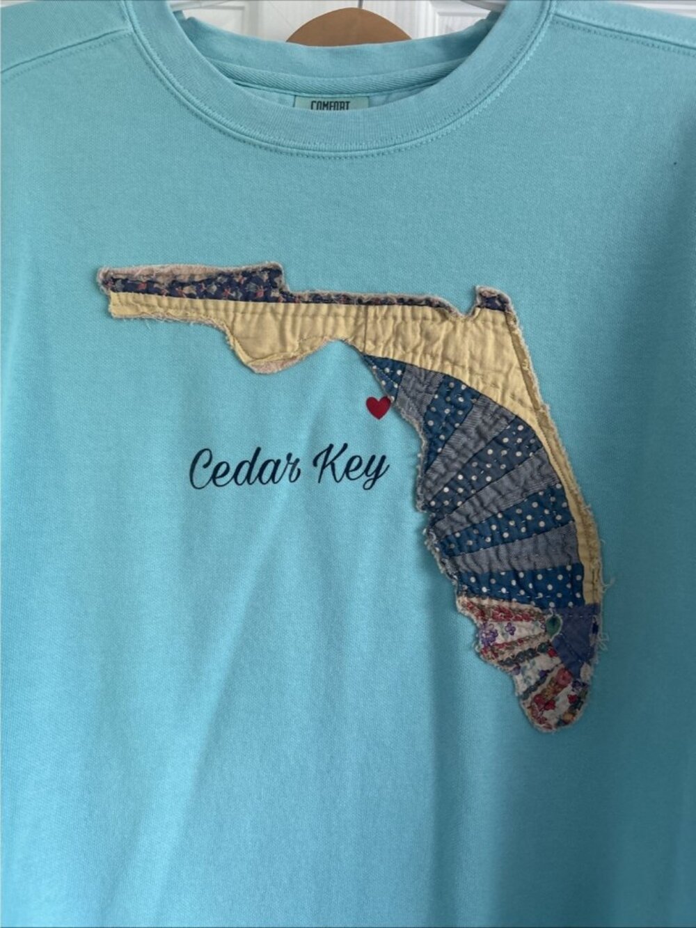 Cedar key, FL Quilt Patchwork , Upcycled Vintage Sweatshirt, Teal Size L - Picture 2 of 5